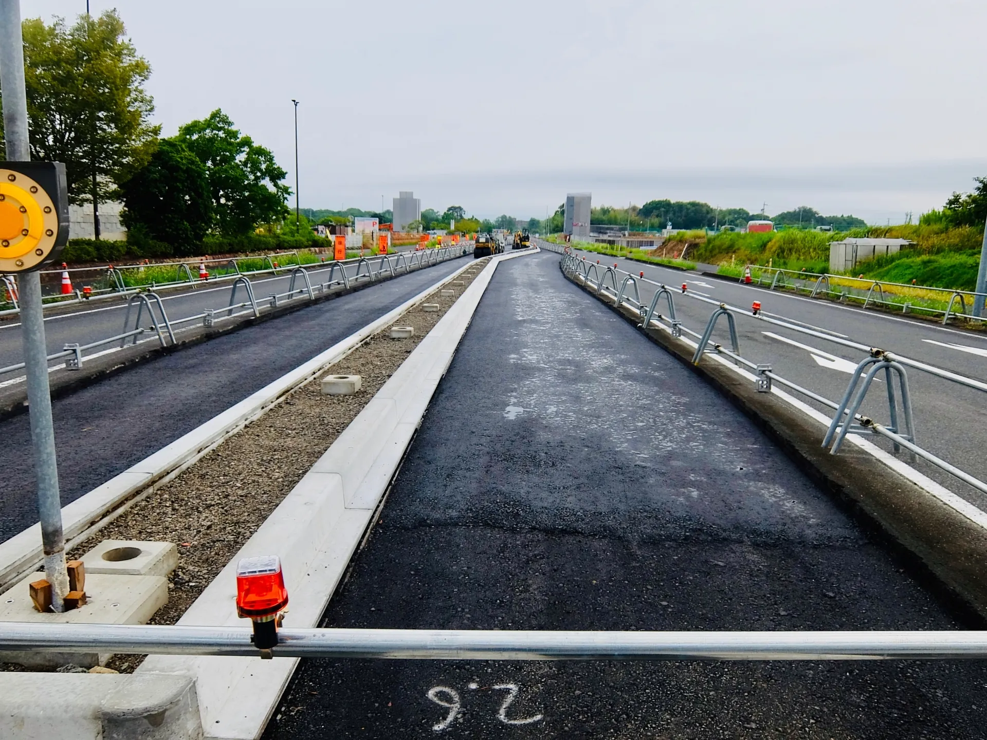 道路工事の現場。建設業のホームページ制作とポータルサイト掲載
