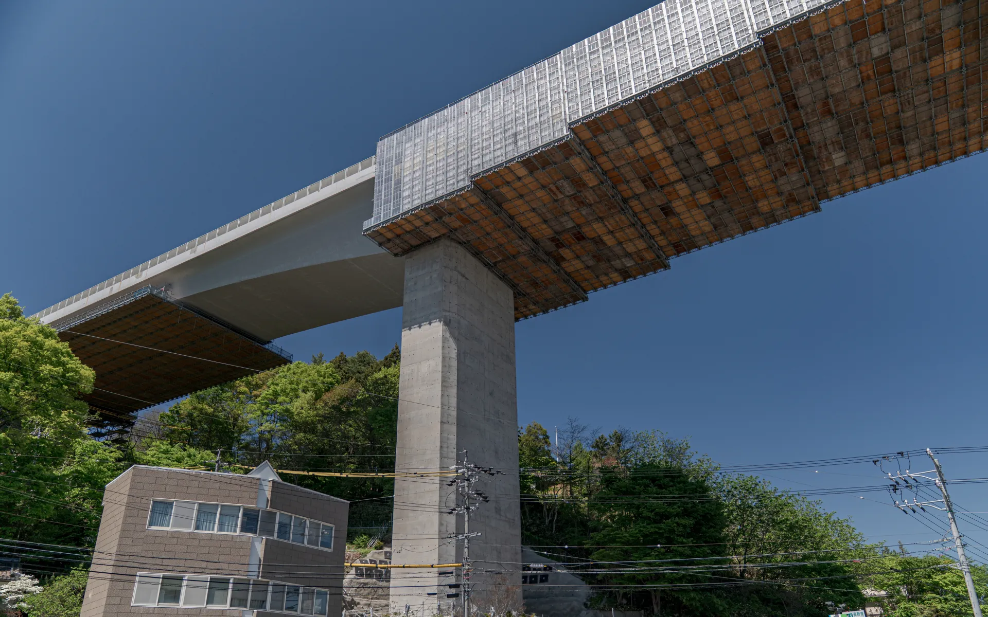 完成した高架橋。建設業のホームページ制作とポータルサイト掲載の相談
